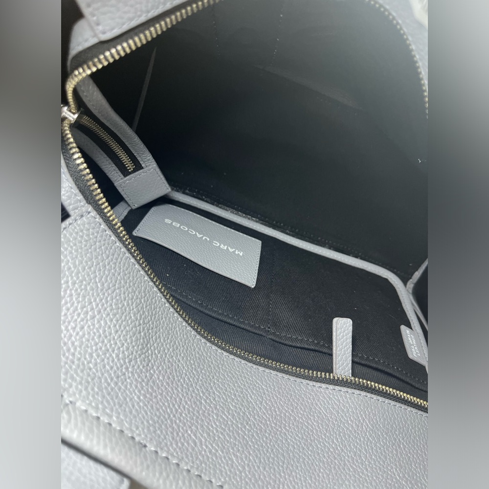 The Marc Jacob’s Leather Medium Tote Bag in Wolf Grey - Picture 8 of 12